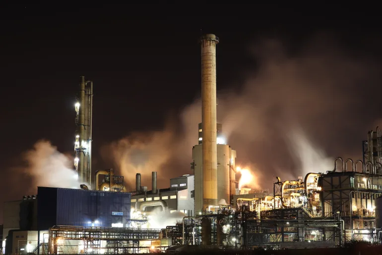 knowing how to manage oil process facilities is important in petroleum industry
