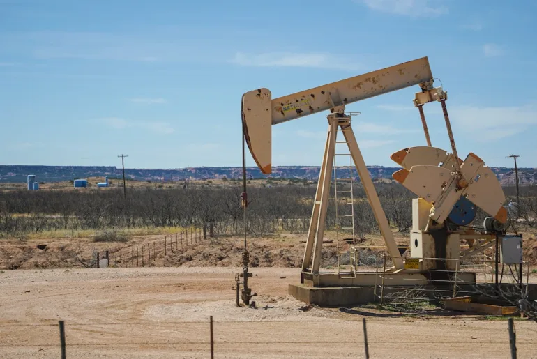 oil rig - stuck pipe prevention and fishing operation may need to be performed in the upstream activity