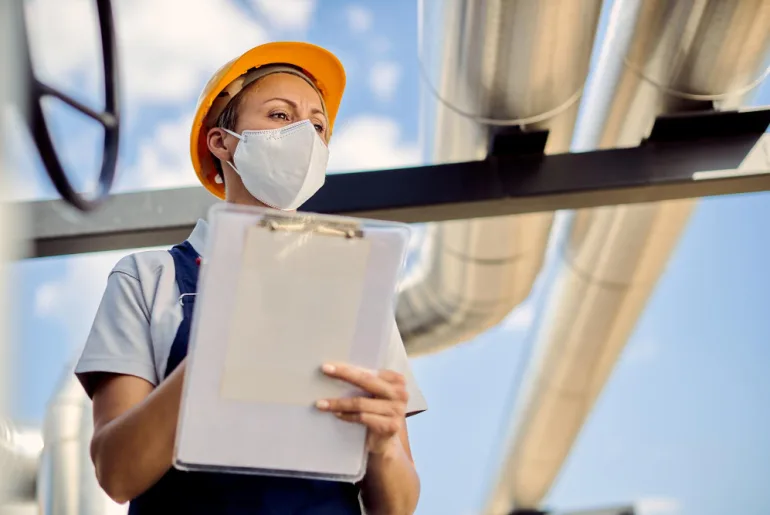 a piping inspector assess the wall thickness measurement