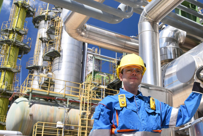 engineer repairing and alterating pressure vessel
